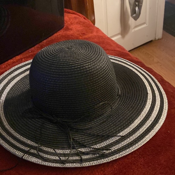 Wide brim black and gold hat  beautiful - Picture 6 of 8